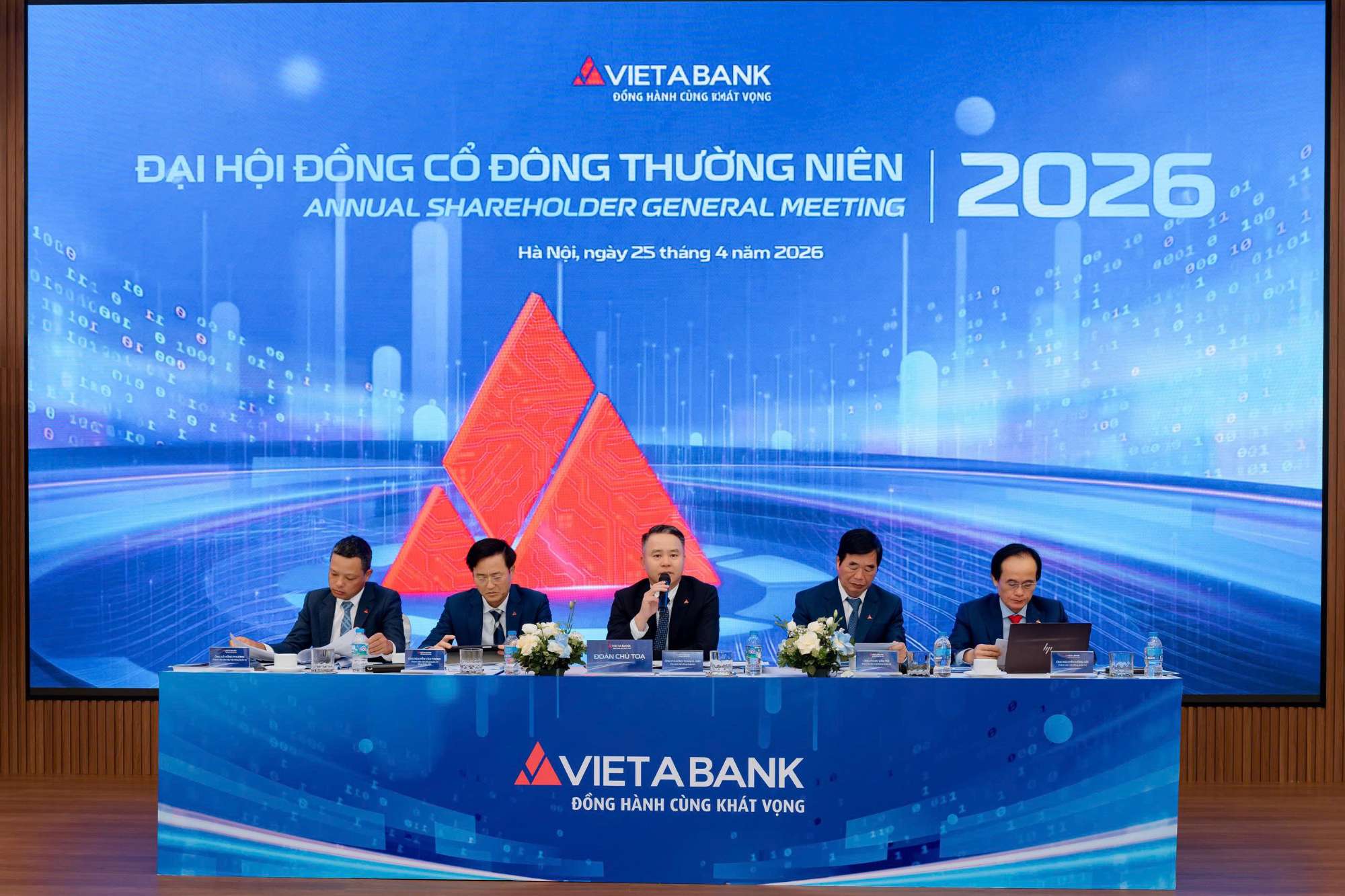 ĐHĐCĐ VIETABANK 2026: THÔNG QUA KẾ HOẠCH LỢI NHUẬN 1.945 TỶ ĐỒNG, TĂNG VỐN HƠN 55% VÀ ĐẨY MẠNH CHUYỂN ĐỔI SỐ