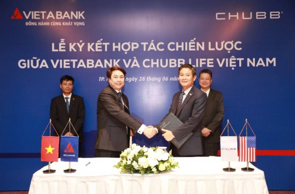 VietABank ký kết hợp tác chiến lược với Chubb Life Việt Nam